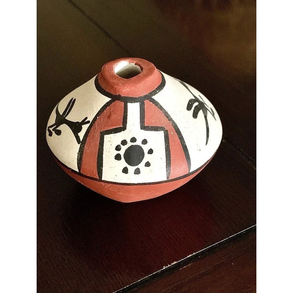 VINTAGE NATIVE AMERICAN SOUTHWEST MINIATURE ART POTTERY VESSEL HAND PAINTED CLAY
